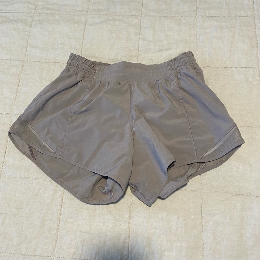 Lululemon Hotty Hot Short Lined 4” Sz 6 *LIKE NEW*